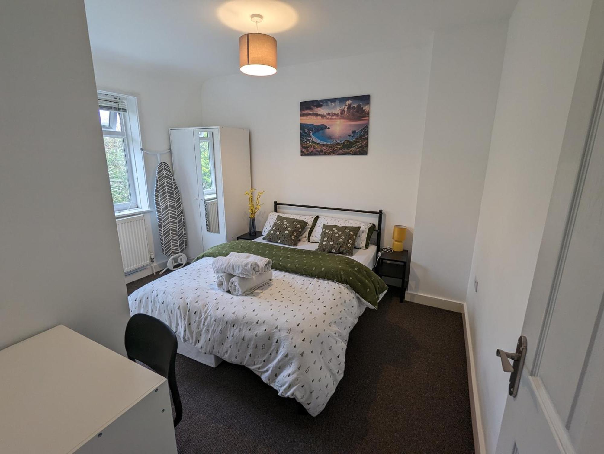 Fantastic 3-Bedroom House In London Morden  Екстер'єр фото
